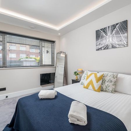 Skyvillion - Cozy Large 4 & 1 Bed Apartments In London Enfield, Mins To Tube Station, Free Wi-Fi ภายนอก รูปภาพ