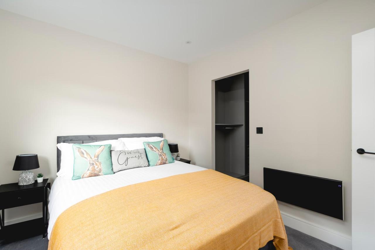 Skyvillion - Cozy Large 4 & 1 Bed Apartments In London Enfield, Mins To Tube Station, Free Wi-Fi ภายนอก รูปภาพ