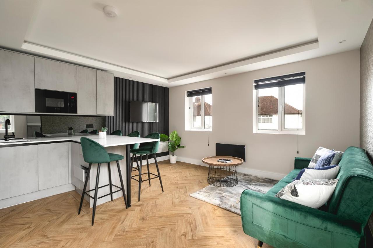 Skyvillion - Cozy Large 4 & 1 Bed Apartments In London Enfield, Mins To Tube Station, Free Wi-Fi ภายนอก รูปภาพ