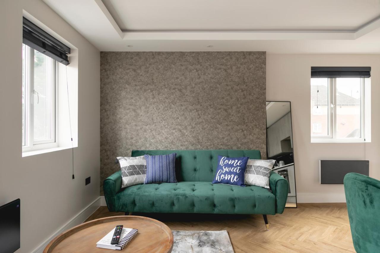 Skyvillion - Cozy Large 4 & 1 Bed Apartments In London Enfield, Mins To Tube Station, Free Wi-Fi ภายนอก รูปภาพ