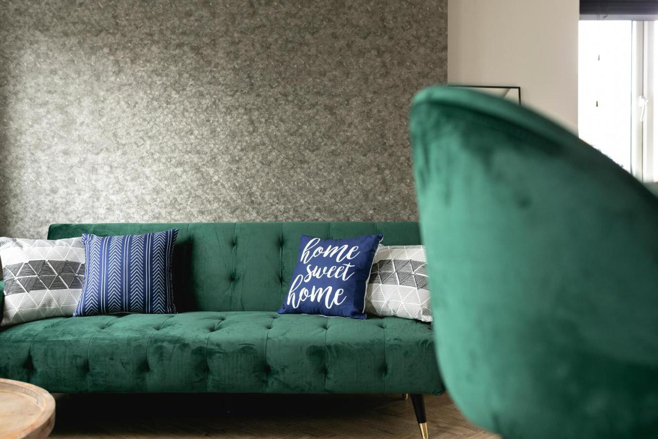 Skyvillion - Cozy Large 4 & 1 Bed Apartments In London Enfield, Mins To Tube Station, Free Wi-Fi ภายนอก รูปภาพ