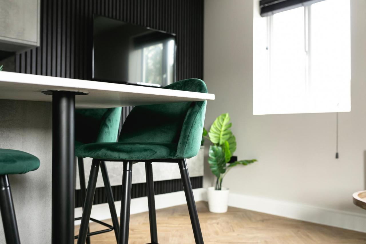 Skyvillion - Cozy Large 4 & 1 Bed Apartments In London Enfield, Mins To Tube Station, Free Wi-Fi ภายนอก รูปภาพ