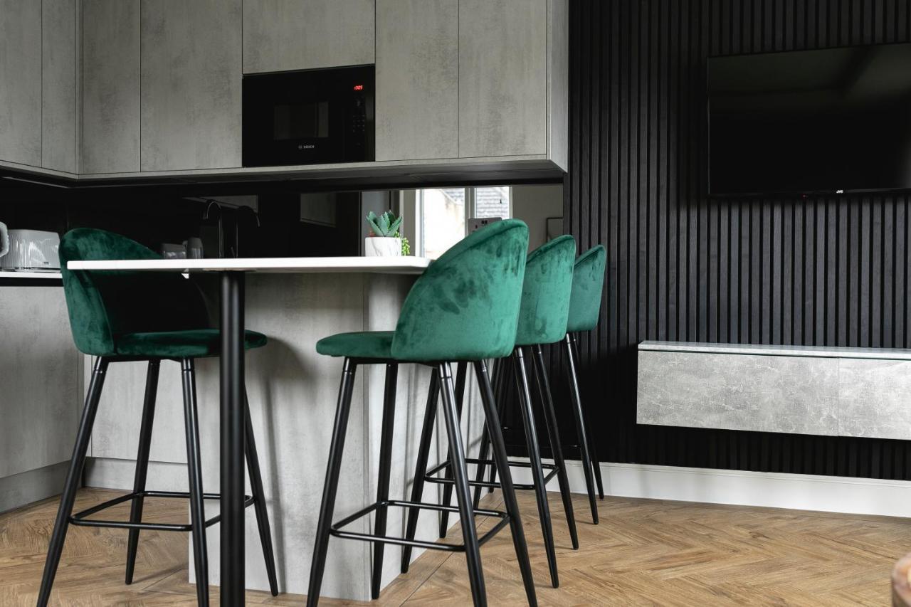 Skyvillion - Cozy Large 4 & 1 Bed Apartments In London Enfield, Mins To Tube Station, Free Wi-Fi ภายนอก รูปภาพ