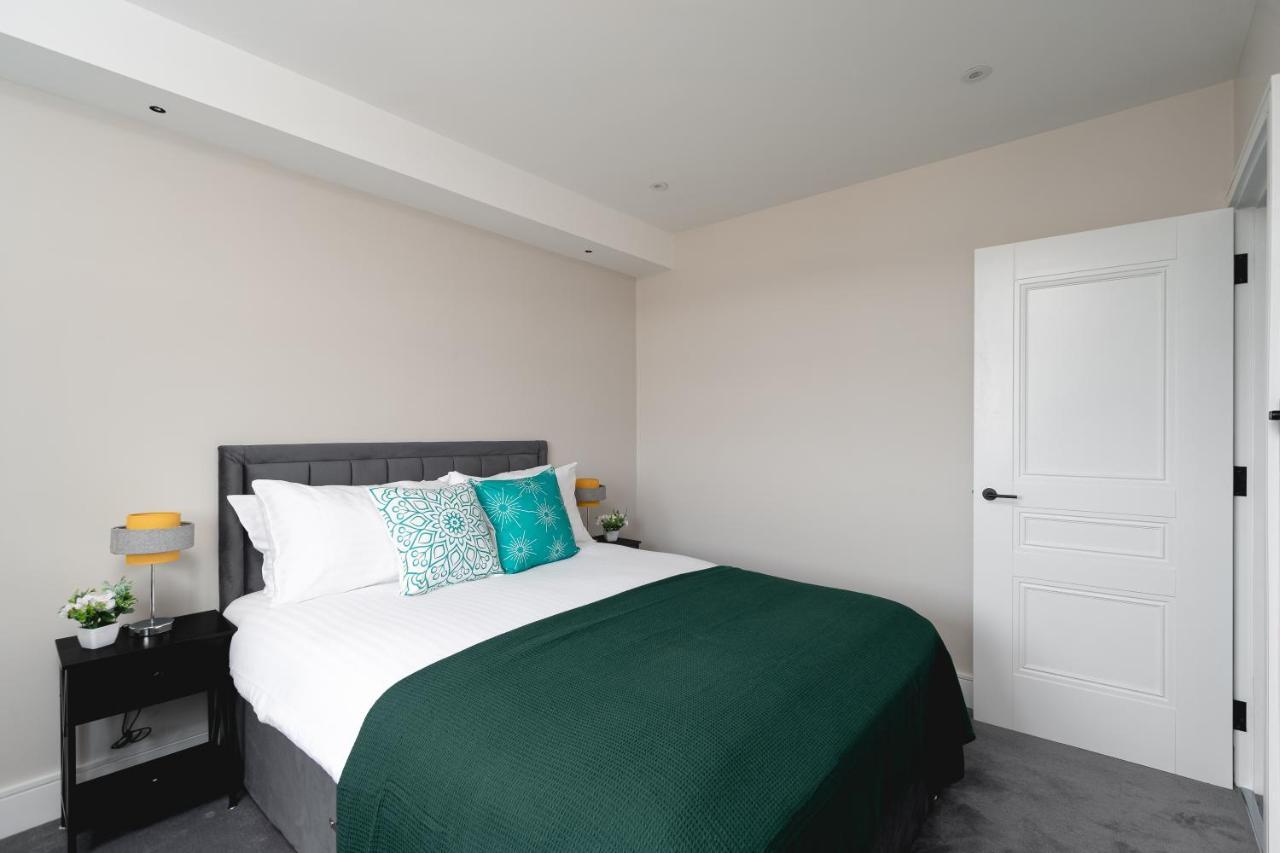 Skyvillion - Cozy Large 4 & 1 Bed Apartments In London Enfield, Mins To Tube Station, Free Wi-Fi ภายนอก รูปภาพ