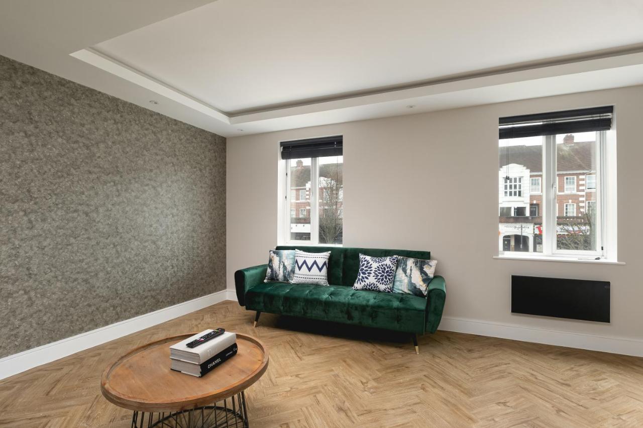 Skyvillion - Cozy Large 4 & 1 Bed Apartments In London Enfield, Mins To Tube Station, Free Wi-Fi ภายนอก รูปภาพ