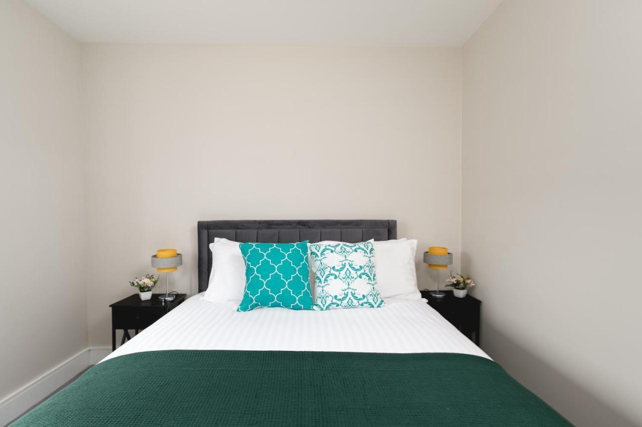 Skyvillion - Cozy Large 4 & 1 Bed Apartments In London Enfield, Mins To Tube Station, Free Wi-Fi ภายนอก รูปภาพ