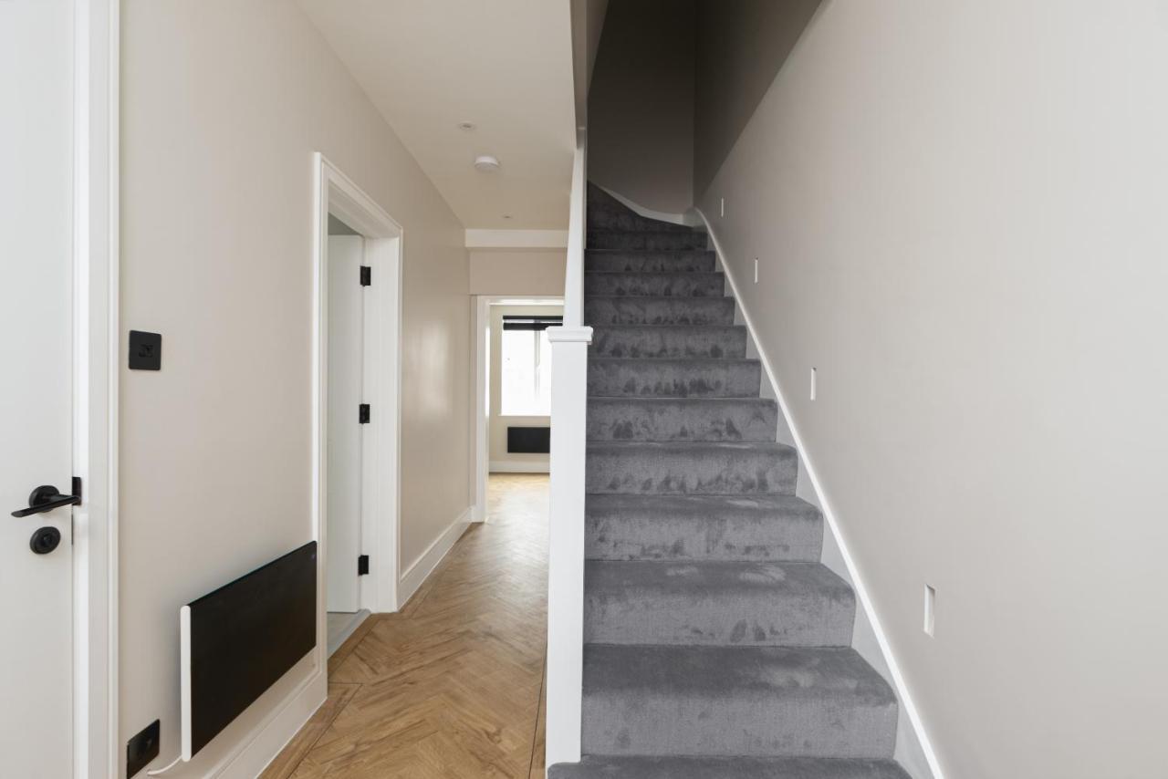 Skyvillion - Cozy Large 4 & 1 Bed Apartments In London Enfield, Mins To Tube Station, Free Wi-Fi ภายนอก รูปภาพ