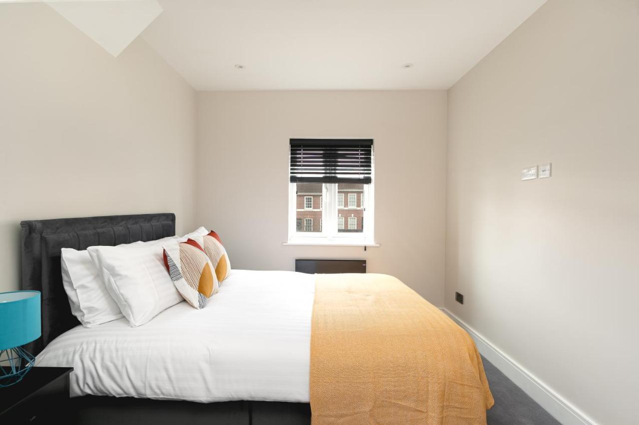 Skyvillion - Cozy Large 4 & 1 Bed Apartments In London Enfield, Mins To Tube Station, Free Wi-Fi ภายนอก รูปภาพ