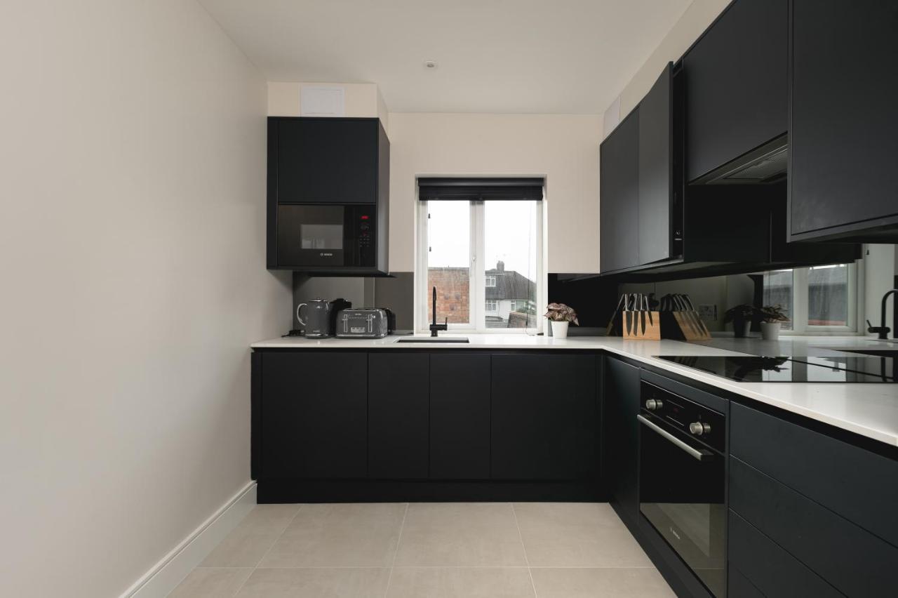 Skyvillion - Cozy Large 4 & 1 Bed Apartments In London Enfield, Mins To Tube Station, Free Wi-Fi ภายนอก รูปภาพ