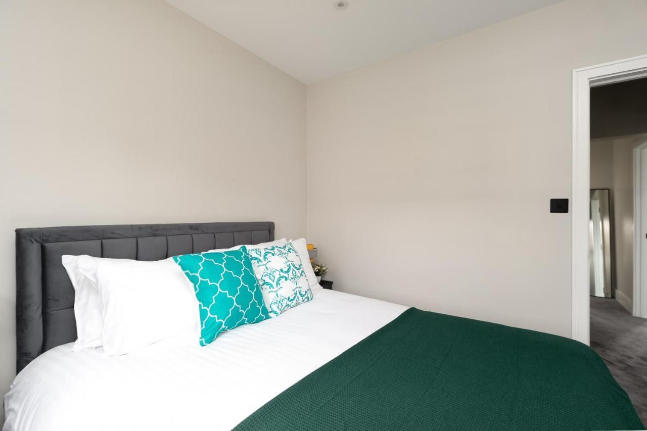 Skyvillion - Cozy Large 4 & 1 Bed Apartments In London Enfield, Mins To Tube Station, Free Wi-Fi ภายนอก รูปภาพ