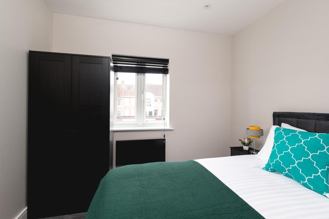 Skyvillion - Cozy Large 4 & 1 Bed Apartments In London Enfield, Mins To Tube Station, Free Wi-Fi ภายนอก รูปภาพ
