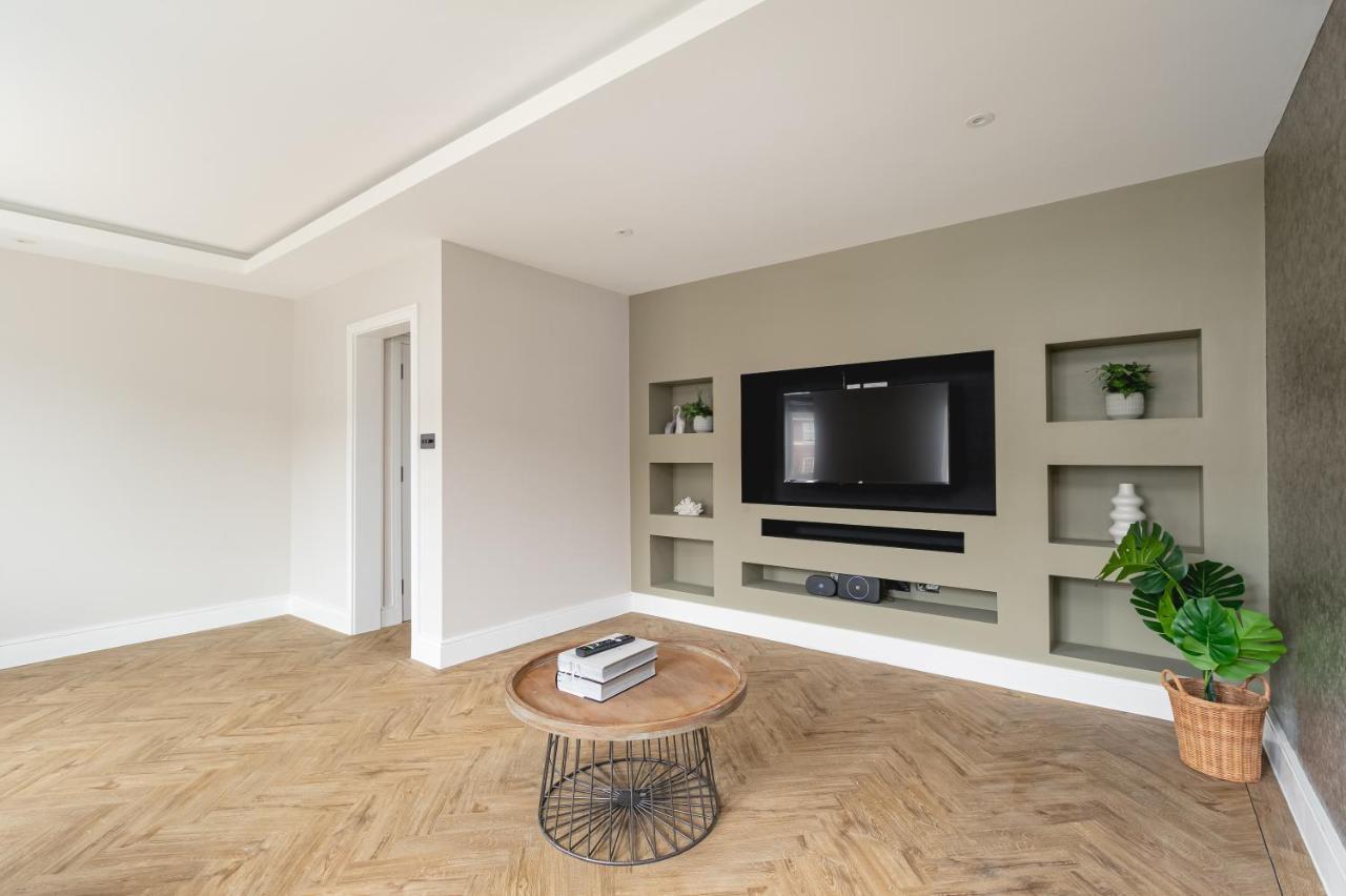 Skyvillion - Cozy Large 4 & 1 Bed Apartments In London Enfield, Mins To Tube Station, Free Wi-Fi ภายนอก รูปภาพ