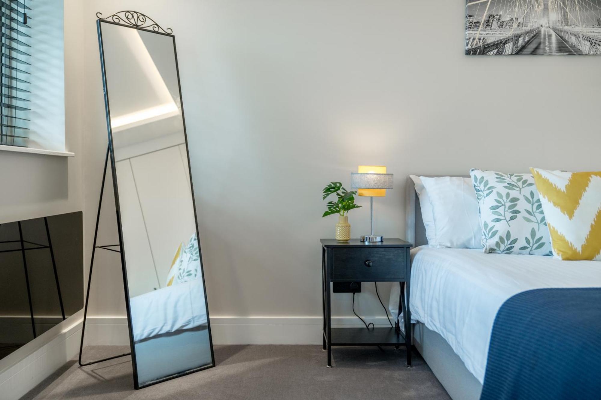 Skyvillion - Cozy Large 4 & 1 Bed Apartments In London Enfield, Mins To Tube Station, Free Wi-Fi ภายนอก รูปภาพ